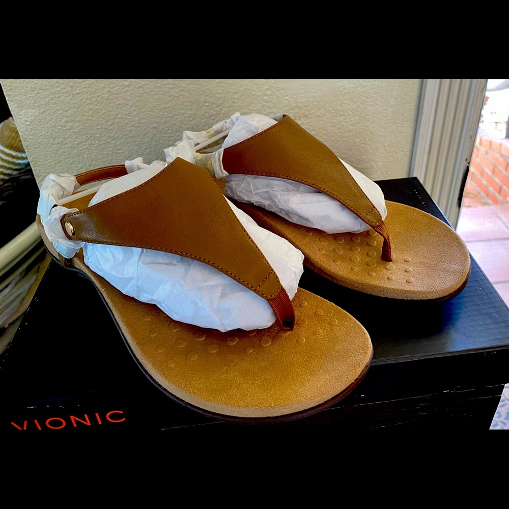 Vionic style Rest Kirra color brown brand new
